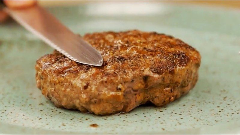 Sokakta Yediklerinizi Aratmayacak: Hamburger Köftesini Yoğururken İçine Bir Kaşık Eklemeniz Yeterli 1